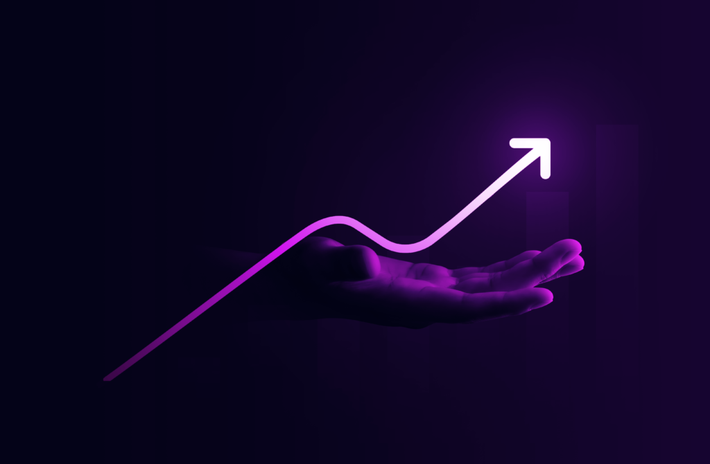 Mão segurando um símbolo de seta, com um gráfico representando o crescimento de negócios e o sucesso do Marketing e Inteligência de Mercado